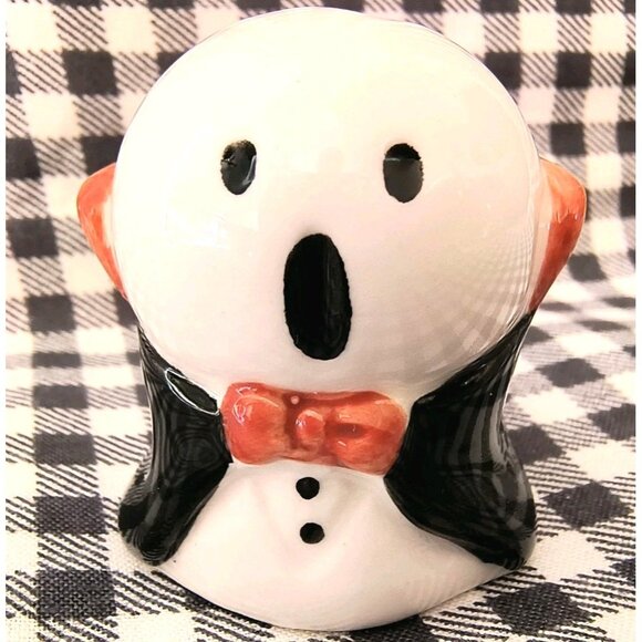 Halloween Ghosts Mini Salt and Pepper Shakers, Dracula Cutie Boo Ghosties, NEW - Picture 3 of 8